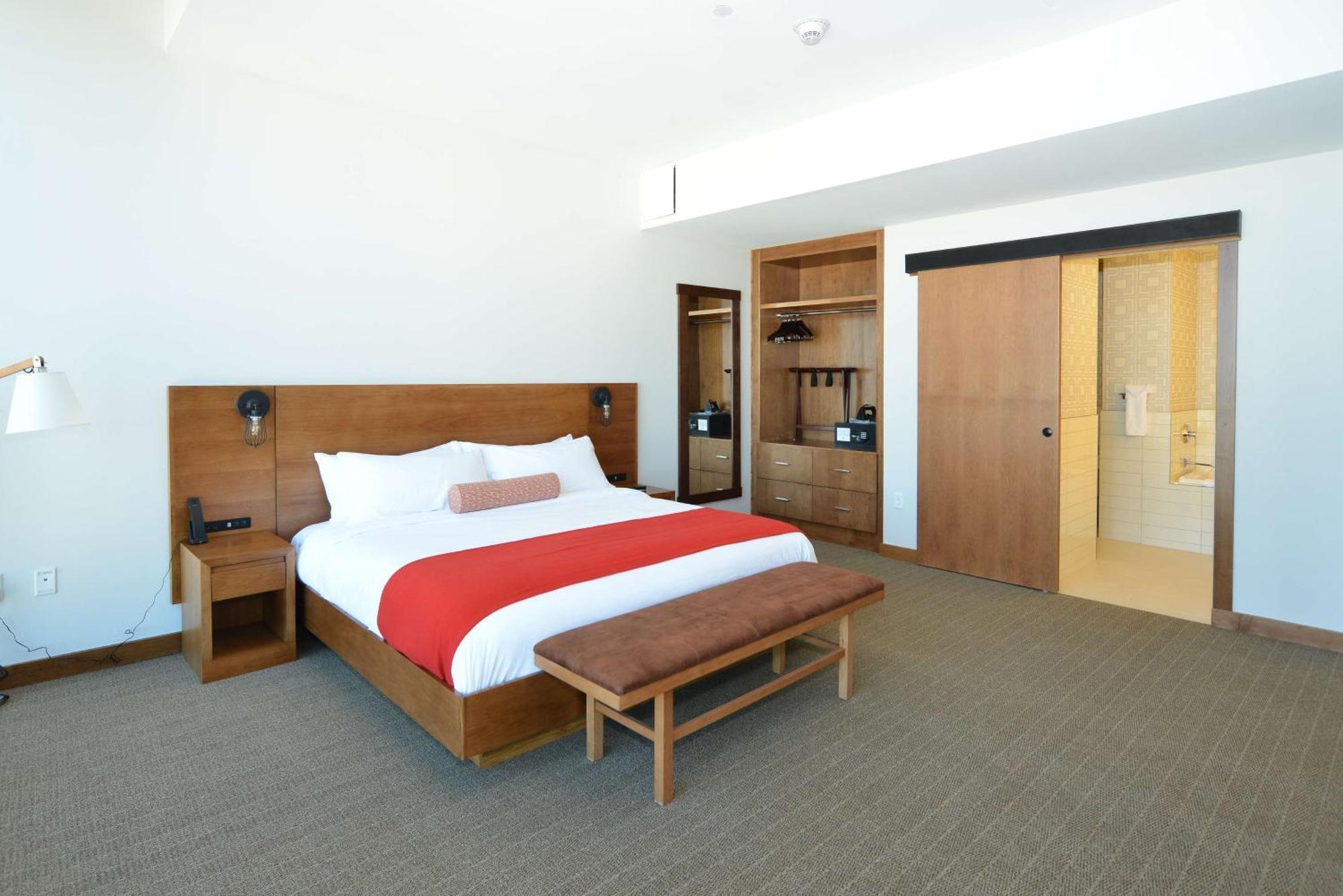 The Lismore Hotel Eau Claire - A Doubletree By Hilton Exterior photo